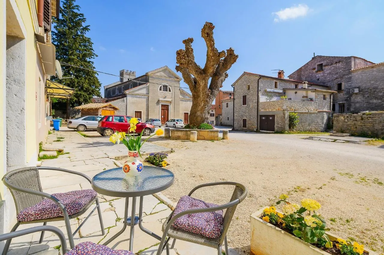 Sveti Lovreč Pazenatički Apartment Leni קרואטיה